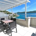 多曼内纳德公寓 公寓 *